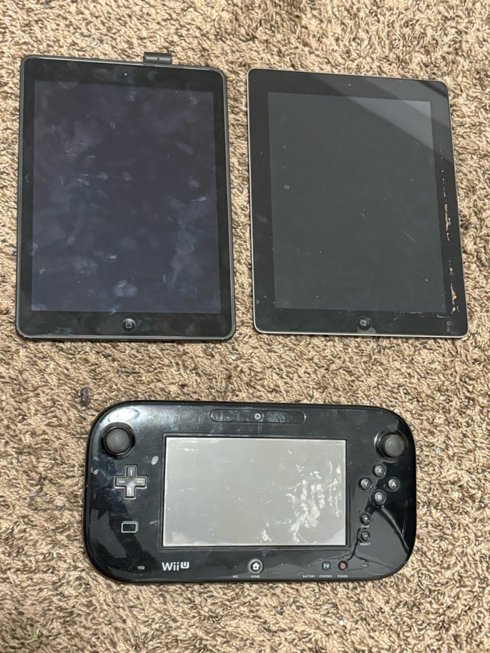 Apple Black iPad Tablets (Lot of 2) with Black Wii U GamePad